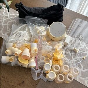 Medela Breast Pump Kit with Black and Yellow Accessories